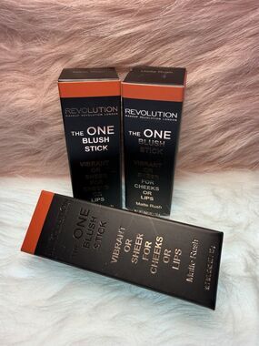 Makeup Revolution Liquid Highlighter Champagne Dewy Glow 18ml